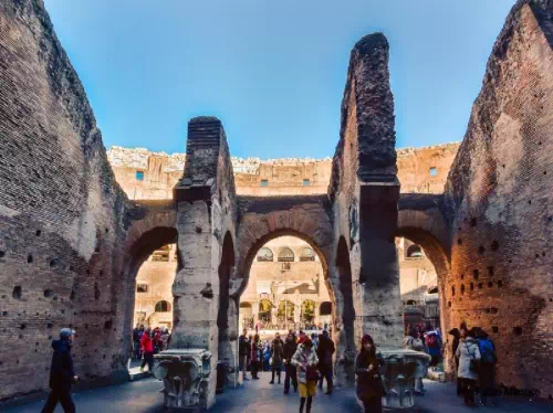 Ancient Rome Walking Tour with Colosseum, Palatine Hill and Roman Forum