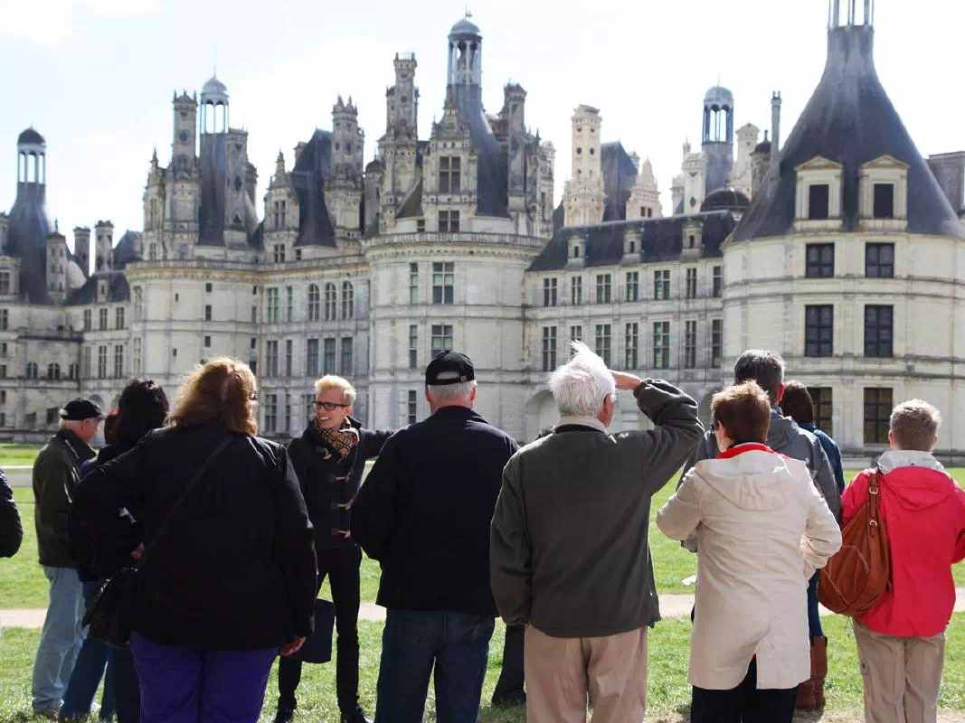 Loire Valley Castles Small Group Tour with Wine Tastings and Lunch from Paris