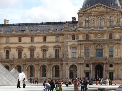 Louvre Museum Masterpieces Skip-the-Line Guided Group Tour