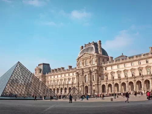 Louvre Museum Masterpieces Skip-the-Line Guided Group Tour