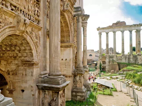 Ancient Rome Walking Tour with Colosseum, Roman Forum and Palatine Hill Visit