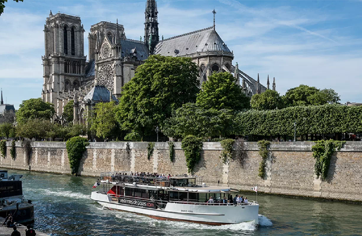 Paris Seine River Open Top Sightseeing Cruise from the Eiffel Tower