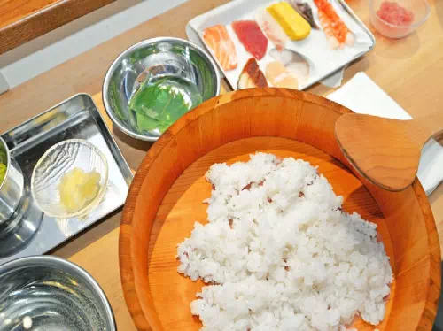 Sushi, Tempura, and Sukiyaki Cooking Lessons in English in Asakusa