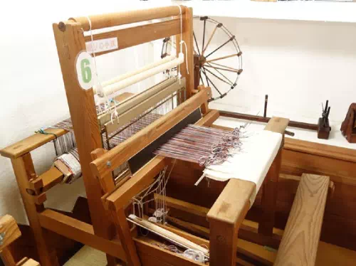 Traditional Japanese Cloth Weaving Experience in Asakusa