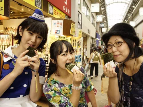 Street Food Walking Tour of Asakusa with a Maid Guide
