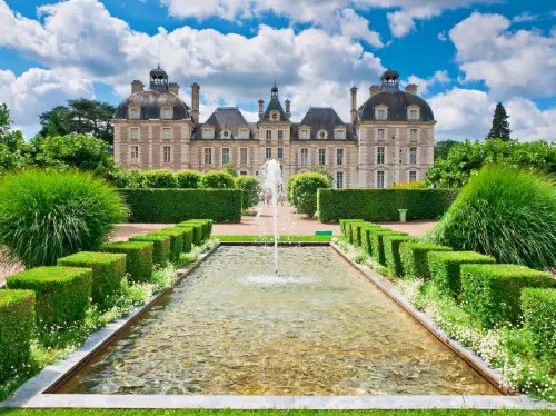 Loire Valley Castles 2-Day Tour from Paris with 4-Star Hotel Accommodation