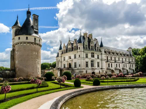 Mont Saint Michel and Loire Valley 3-Day Tour from Paris with 4-Star Hotels